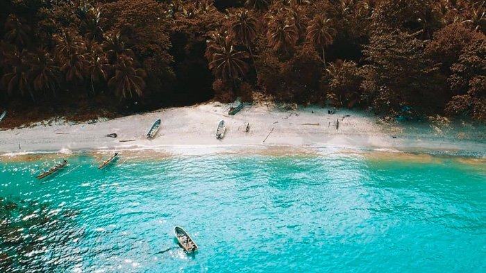 Pantai Sinokisi, Surganya Peselancar