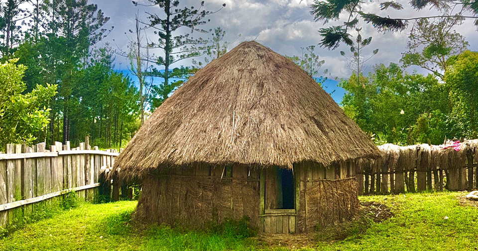 rumah adat khas papua