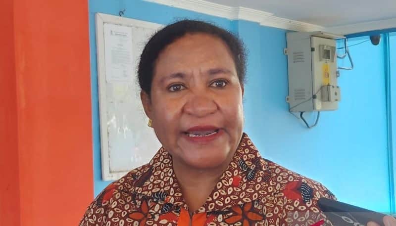 Ketua KPU Provinsi Papua Diana Simbiak