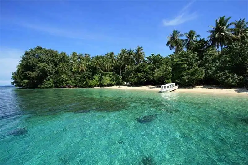 Taman Nasional Teluk Cendrawasih | Sumber gambar: Wikipedia