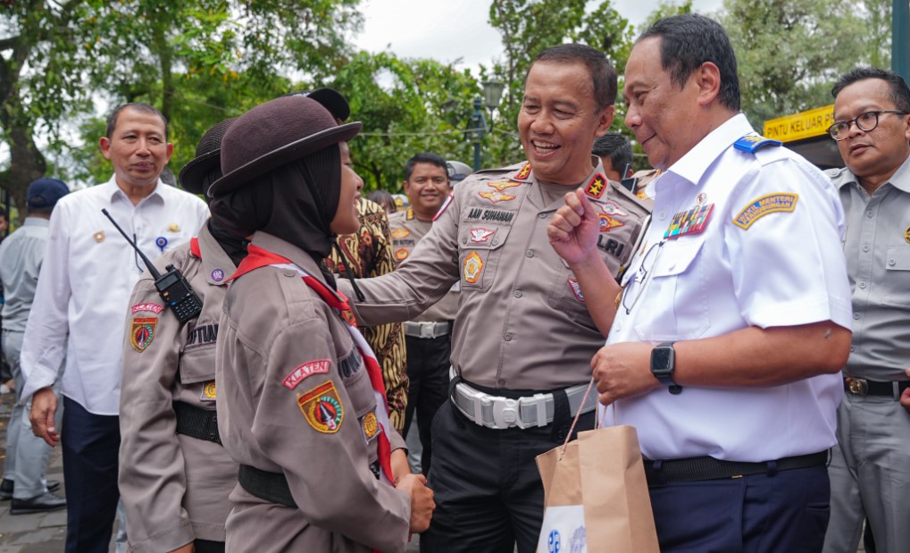 Wakil Menteri Perhubungan RI Suntana bersama Kakorlantas Polri Irjen Pol Aan Suhanan, Dirut PT Jasa Raharja Rivan A. Purwantono melakukan peninjauan arus lalu lintas pada libur nataru di kawasan Yogyakarta pada Sabtu (28/12/2024).