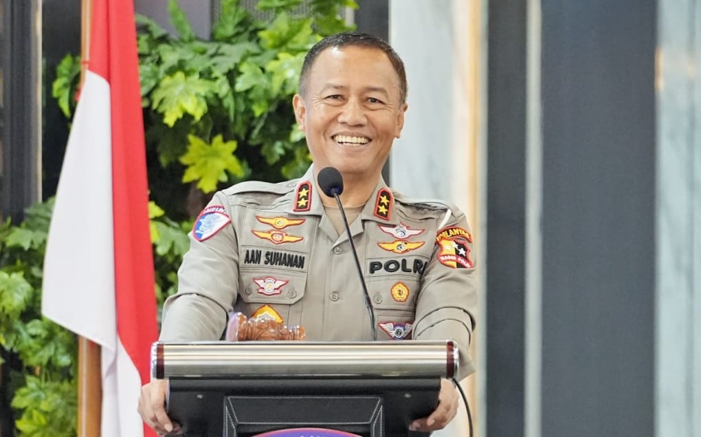 Korlantas Polri mengadakan Tactical Floor Game (TFG) sebagai upaya memastikan kesiapan Operasi Lilin 2024. Acara ini dipimpin langsung oleh Kakorlantas Polri, Irjen Pol Aan Suhanan, dan berlangsung di Aula Madellu Korlantas pada Sabtu (14/12/2024)