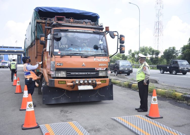 Membedah Bahaya Truk ODOL: Sistem Rem Bekerja Lebih Keras hingga Risiko Kecelakaan Beruntun